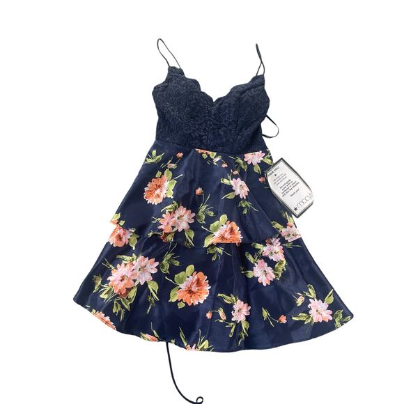 NWT City Studio Navy Blue Floral lace Mini Tiered Dress Junior's Size 5 - Picture 3 of 7